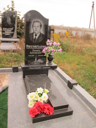 Гранитный памятник 1 в Черкассах